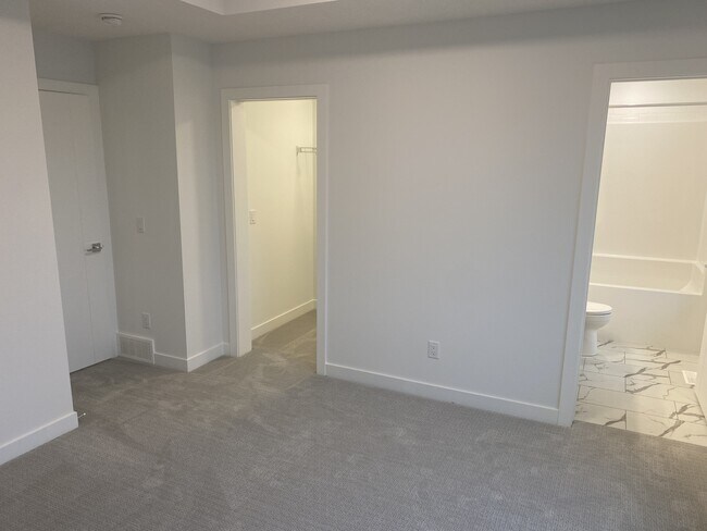 Building Photo - 280 Chelsea Rd