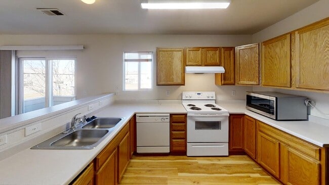 Building Photo - 4960 Universal Heights