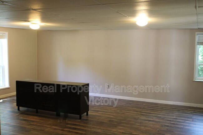 Foto del edificio - 635 Cogswell Ave
