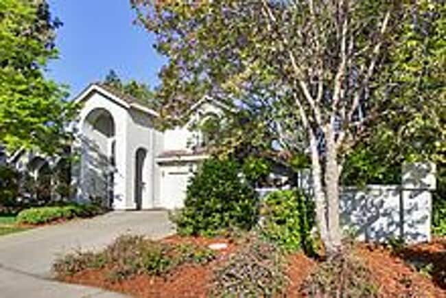 Building Photo - Beautiful 3 Bedroom Home-$750.00 Off 1st M...