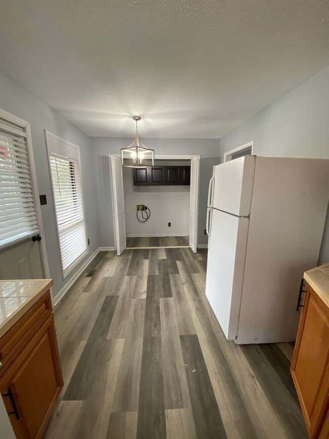 Building Photo - Recently Renovated Condo for Rent!