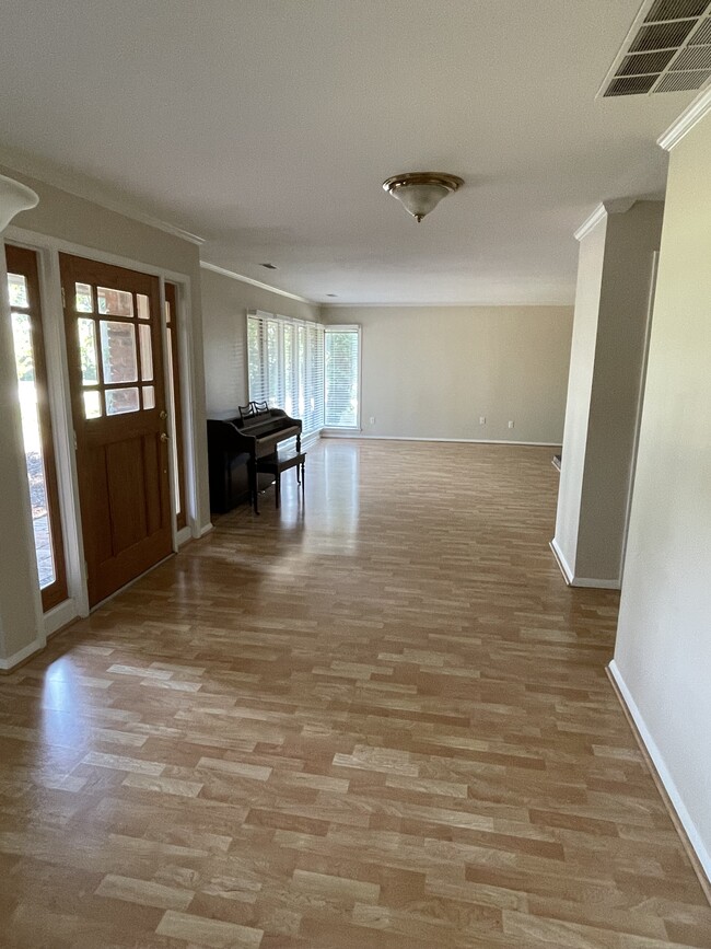Foto del edificio - 565 N Graeser Rd