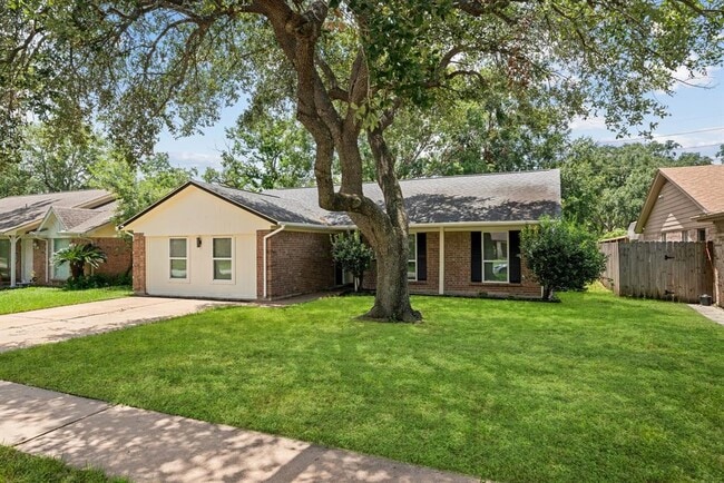 Building Photo - 2523 Village Oak Dr.