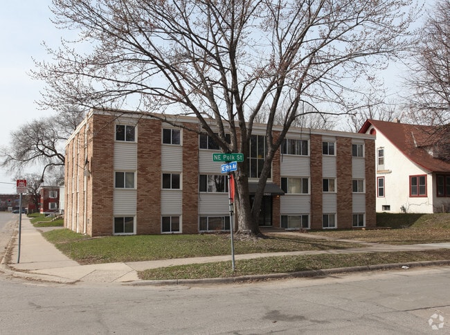Building Photo - 2902 Polk St NE