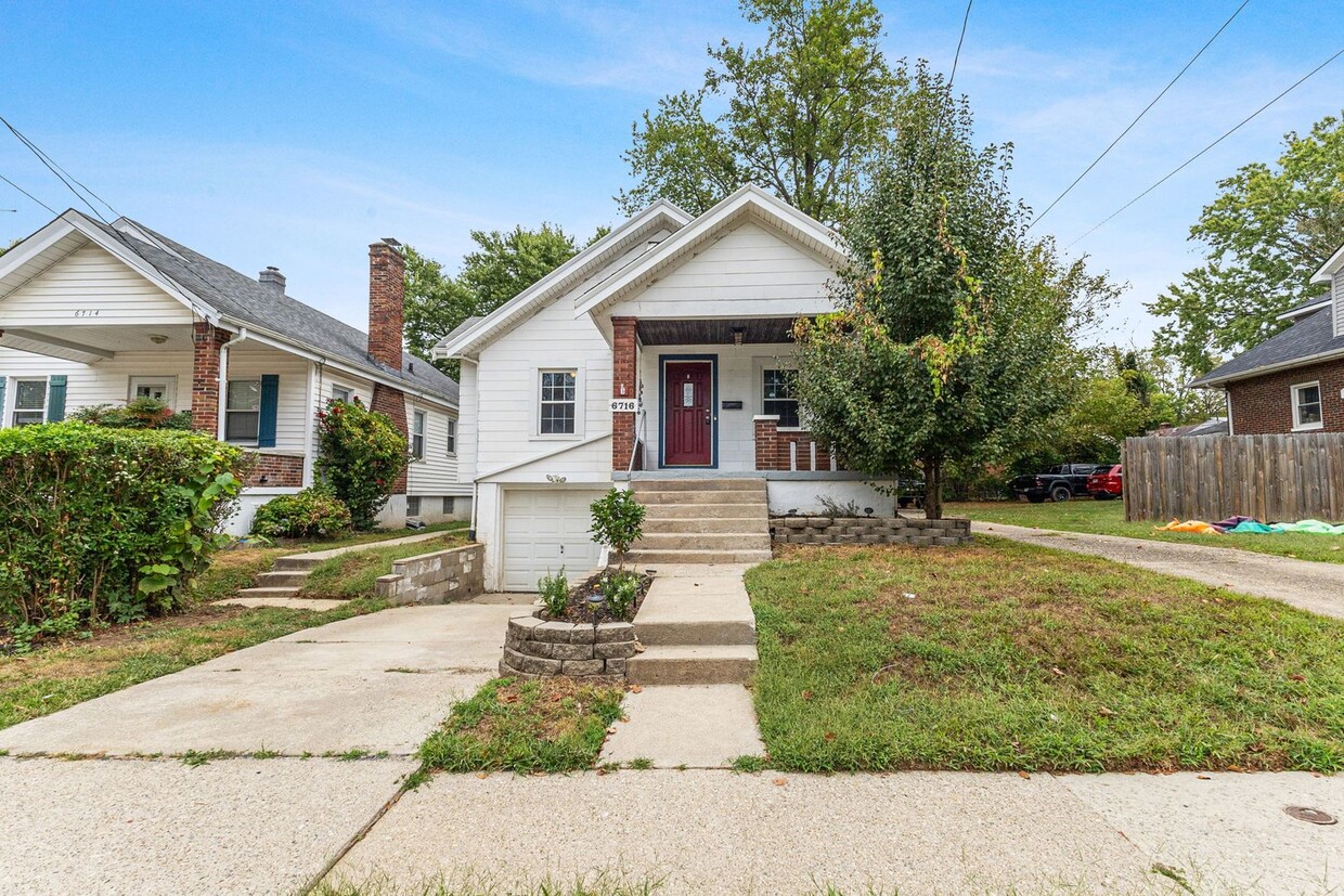 Primary Photo - MADISONVILLE - Charming 3+ Bed Cape Cod