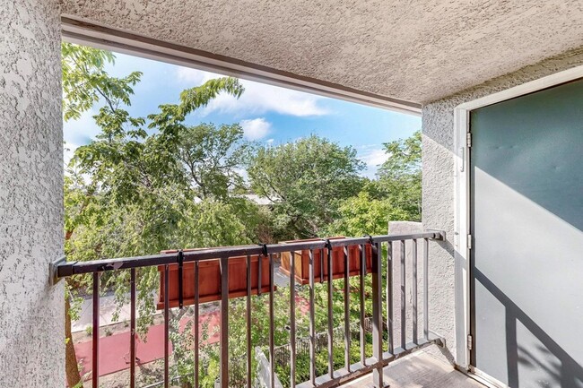 Building Photo - 4303 Buena Vista St