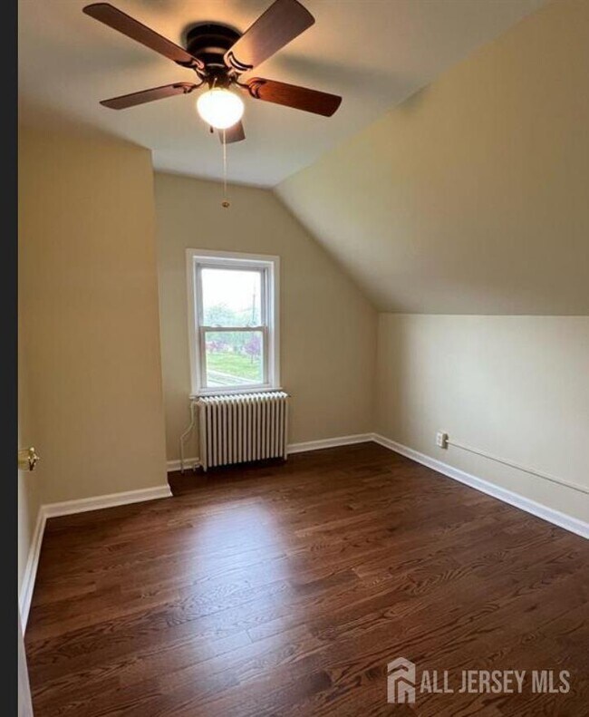 Foto del edificio - 1061 King Georges Post Rd