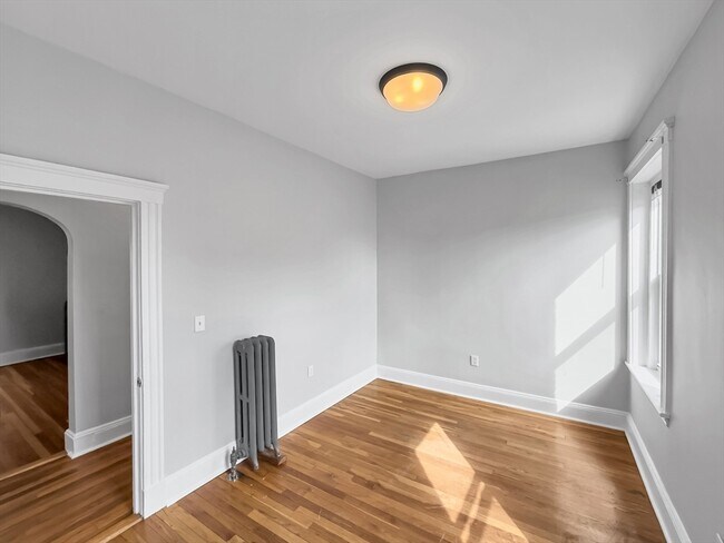 Foto del edificio - 595 Centre St