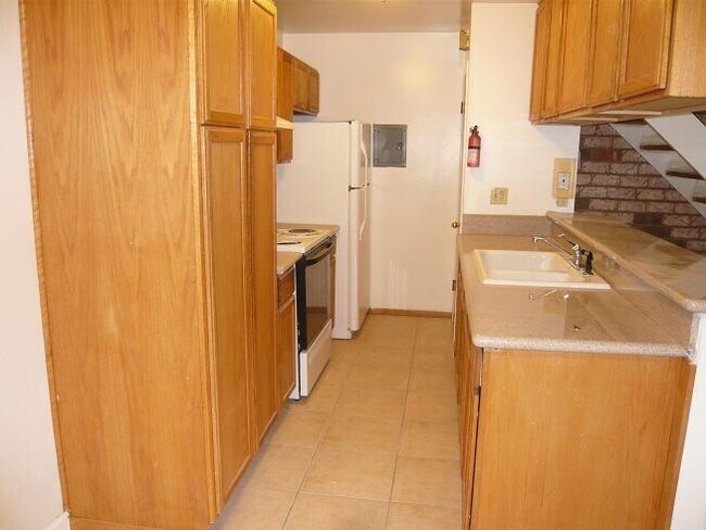 Foto del edificio - Walking distance to Union City Bart Station, Marina Food and Logan High