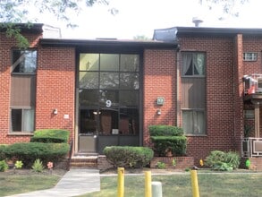 Building Photo - 9 Darian Ct