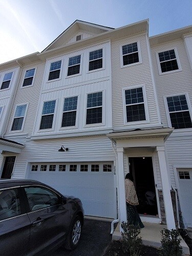 Building Photo - 226 Red Leaf Ln