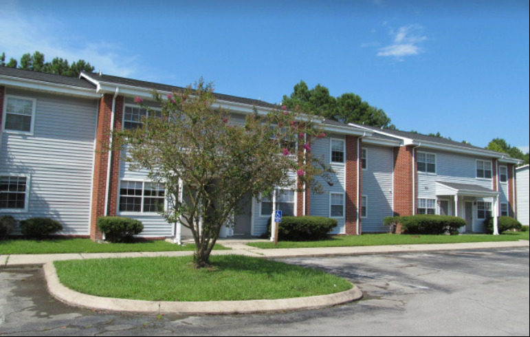 Primary Photo - Pine Ridge Apartments