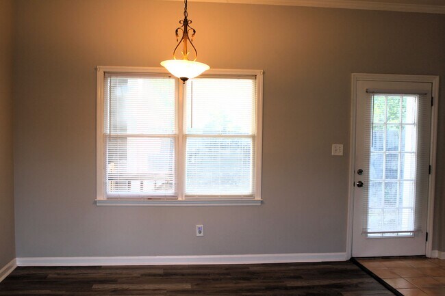 Foto del edificio - 503 Hillsboro Ln