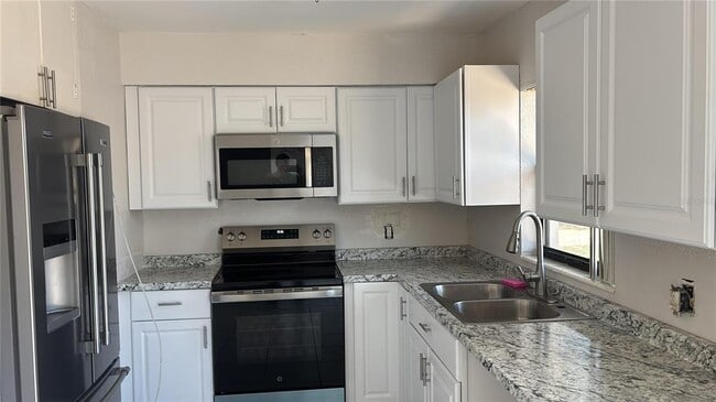 Foto del edificio - 7751 Segovia St