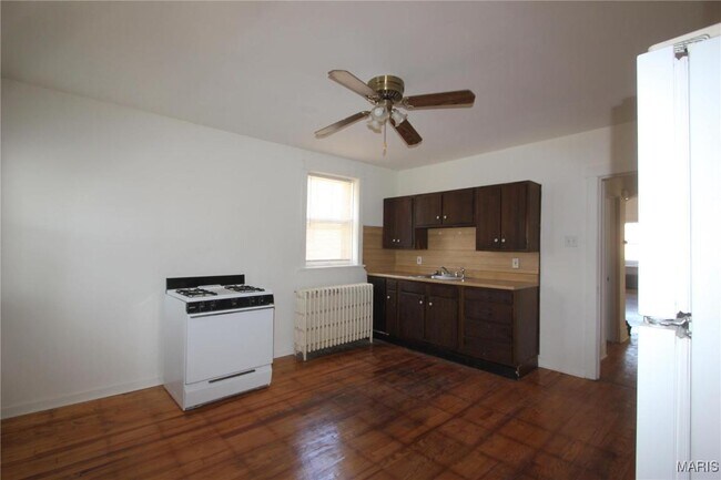 Building Photo - 5424 Rhodes Ave
