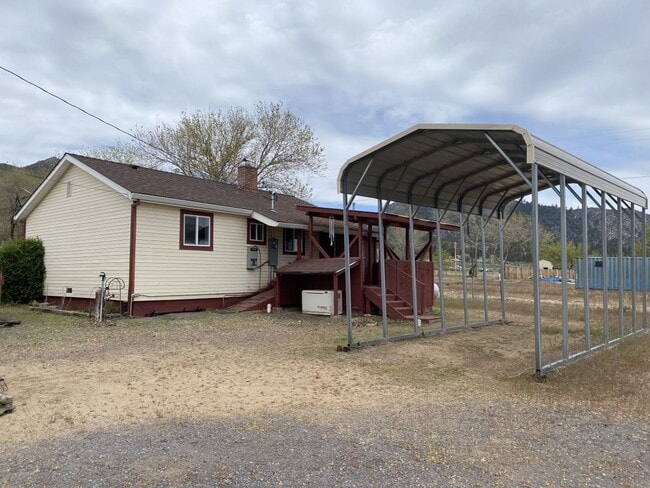 Building Photo - Charming 2 bedroom, 1-bathroom home locate...