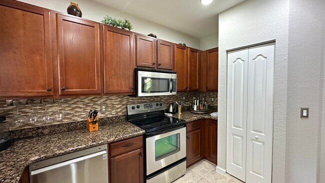 Building Photo - 4702 Cohune Palm Ct