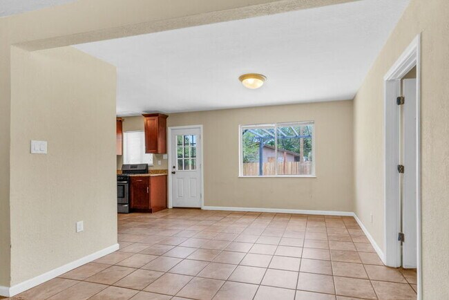 Foto del edificio - 936 N Revere St