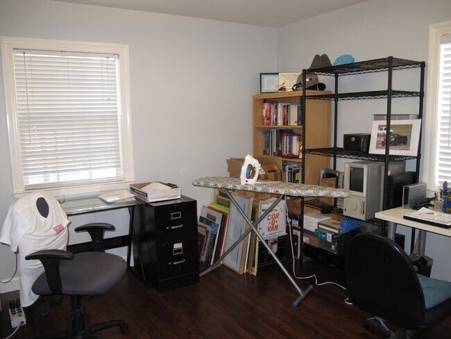 Foto del edificio - 384 Halsey Ave