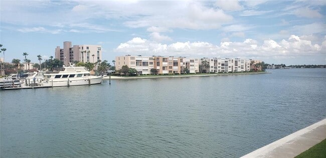 Building Photo - 7420 Bay Island Dr S