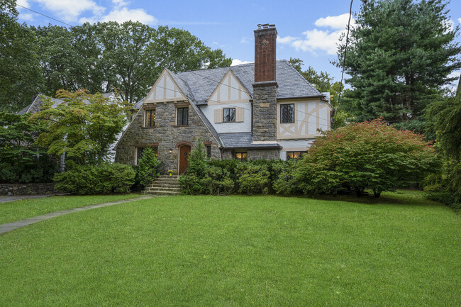 Building Photo - 88 Woodlawn Ave