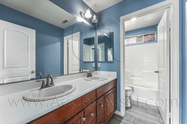 Foto del edificio - Spacious 5 Bed/3 Bath Harveston Community Home!