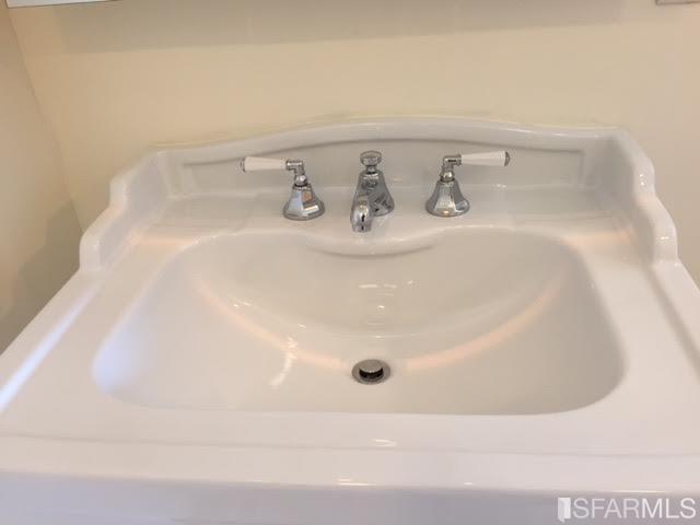 Building Photo - 633 Highland Ave