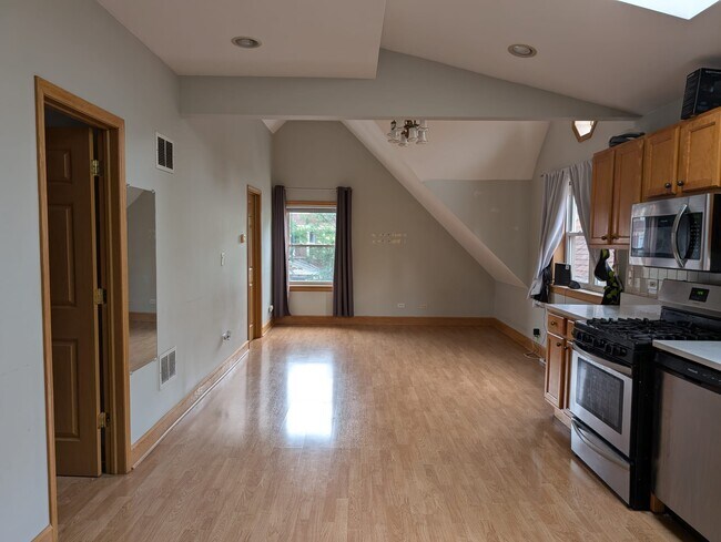 Living Room - 918 N Mozart St