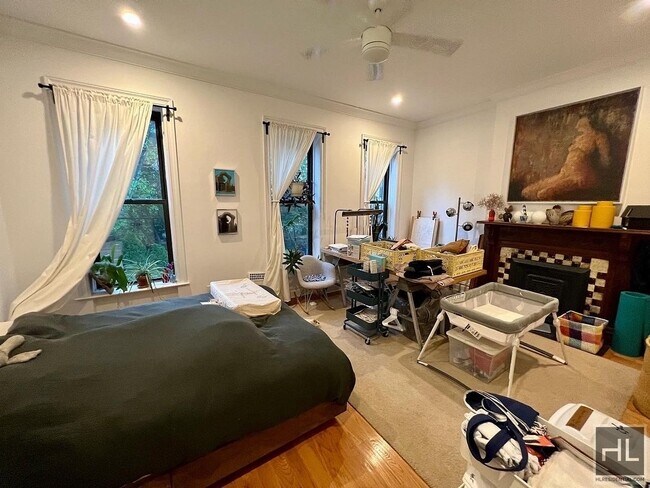 Building Photo - Fully Restored 3BR 2BA Brownstone Duplex w...