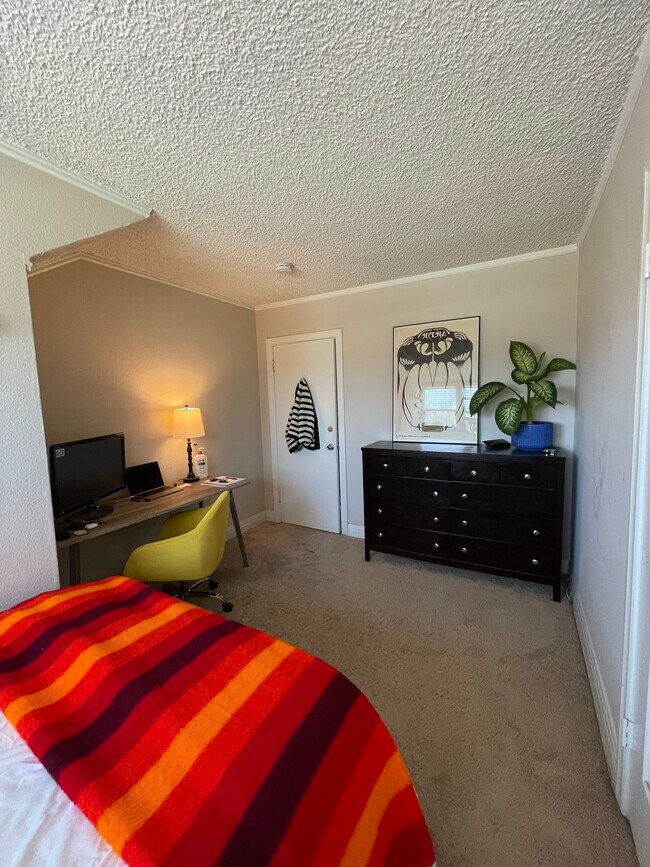 Foto del edificio - 327 N Crescent Heights Blvd