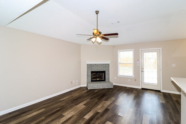 Foto del edificio - 1123 Dove Hollow Cir W