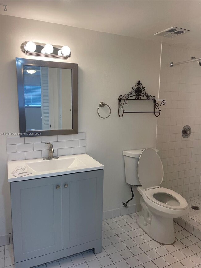 Building Photo - 2744 W 60th St