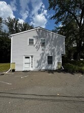 Building Photo - 43 Plumtrees Rd