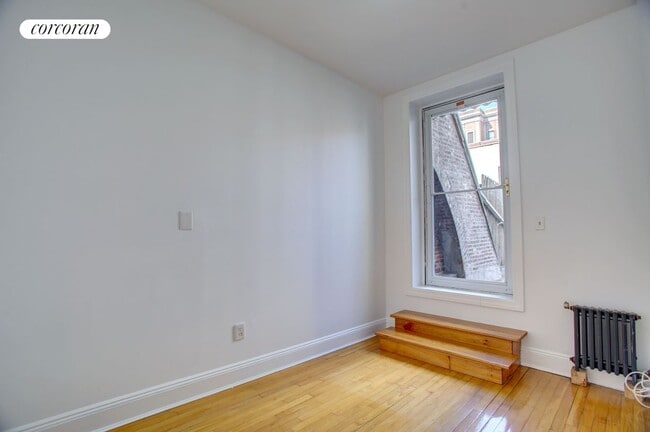Building Photo - 127 W 72nd St