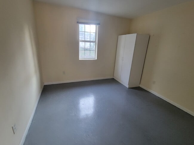 Building Photo - Pursley Court Apartments