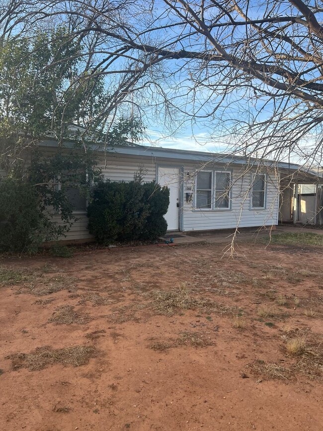 Building Photo - Southside Home