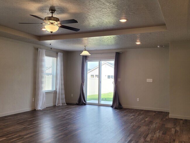 Foto del edificio - 17906 Hensley Ridge Pl
