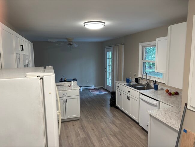 Building Photo - 142 Tammy Ln