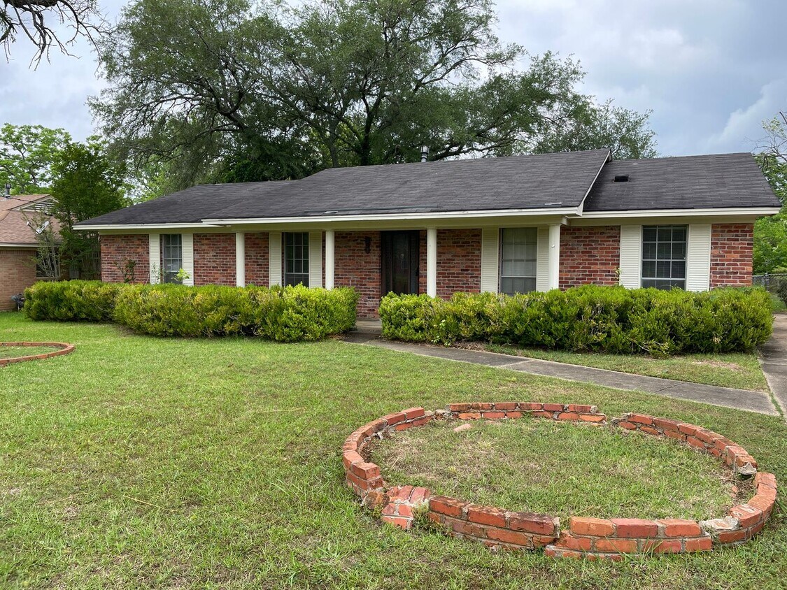 Primary Photo - 242 Adler Dr