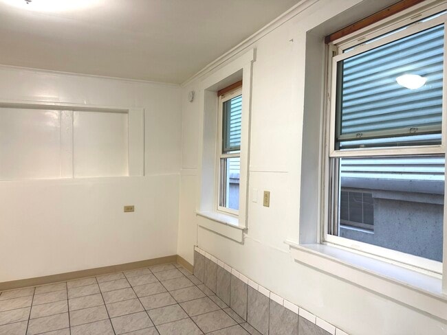 Building Photo - 2503 N Fairfield Ave