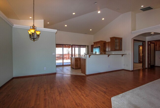 Foto del edificio - 3 Bedroom Home on 2.5 acres in Chino Valley