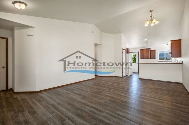 Building Photo - Beautiful Modern Home with 3 Bedrooms and ...