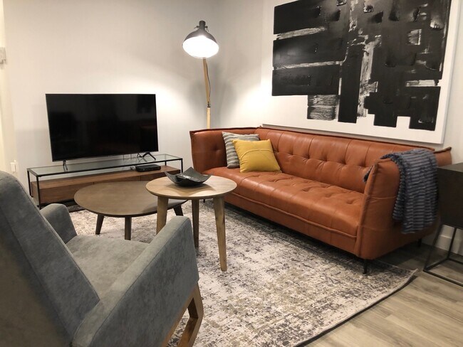 Photo du bâtiment - 15022 99 Ave NW