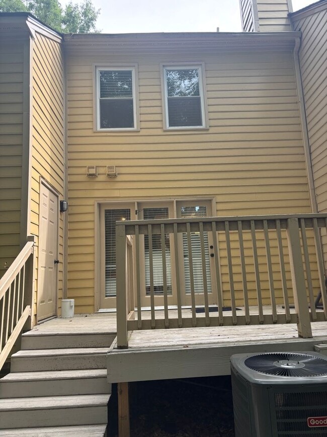 Building Photo - 3205 Coachman's Way