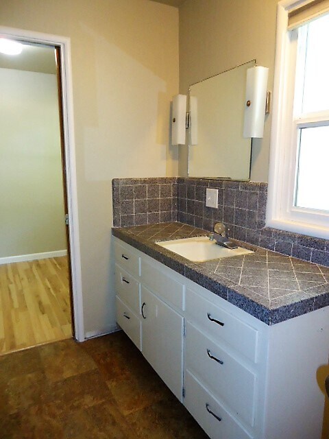 Building Photo - 1159 Sierra Vista Way
