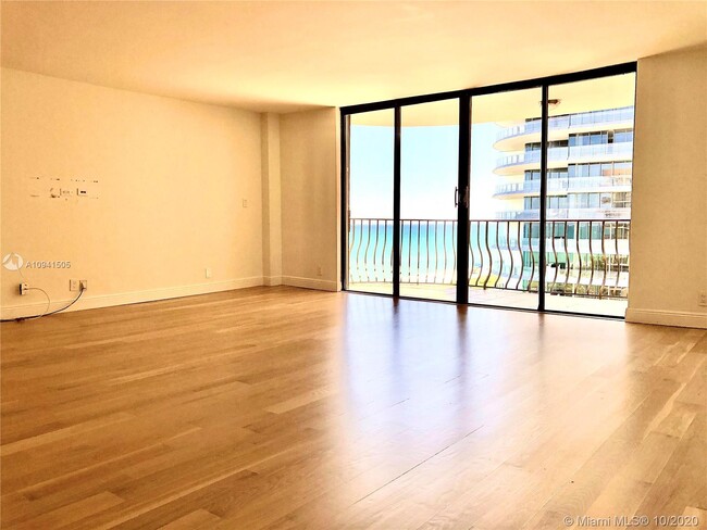 Foto del edificio - 8777  Collins Ave 1010 Surfside Fl 33154