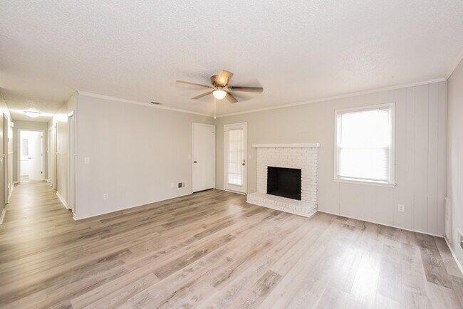 Foto del edificio - Bright 3-Bedroom Home in West Columbia
