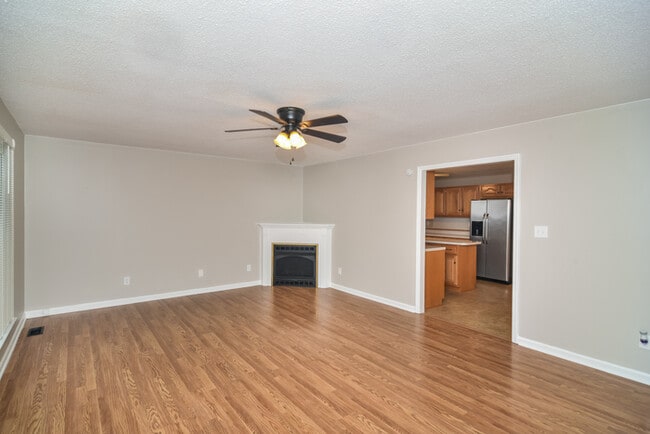 Foto del edificio - 339 White Springs Rd