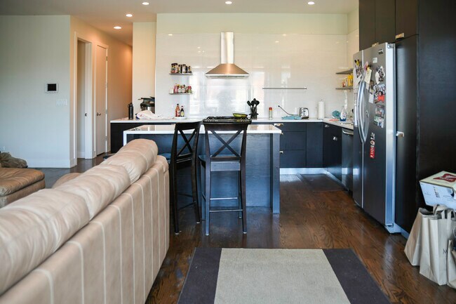 Foto del edificio - 2127 W Division St