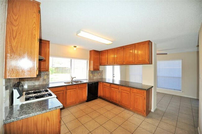 Foto del edificio - 2206 Greencove Ln